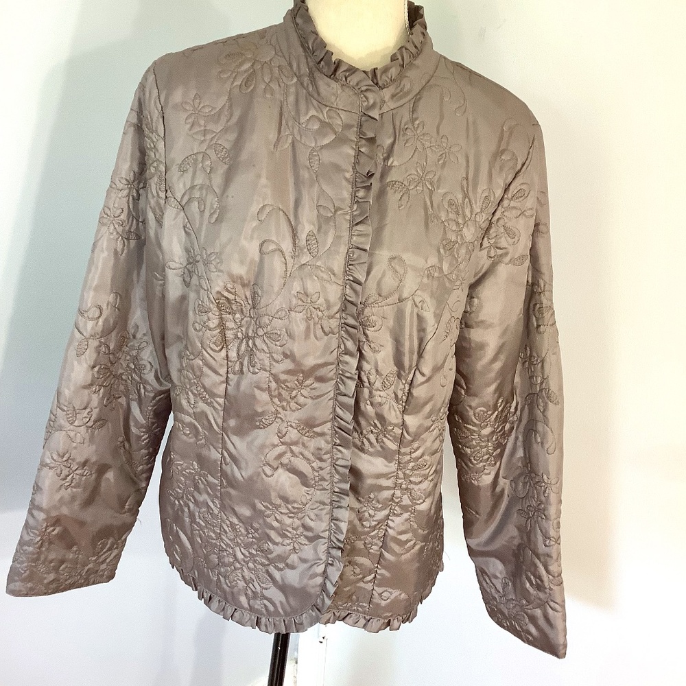 VTG CHICO'S QUILTED TAUPE JACKET SIZE 2-LARGE RAFFLE  TRIM  FRONT SNAP CLOSURE